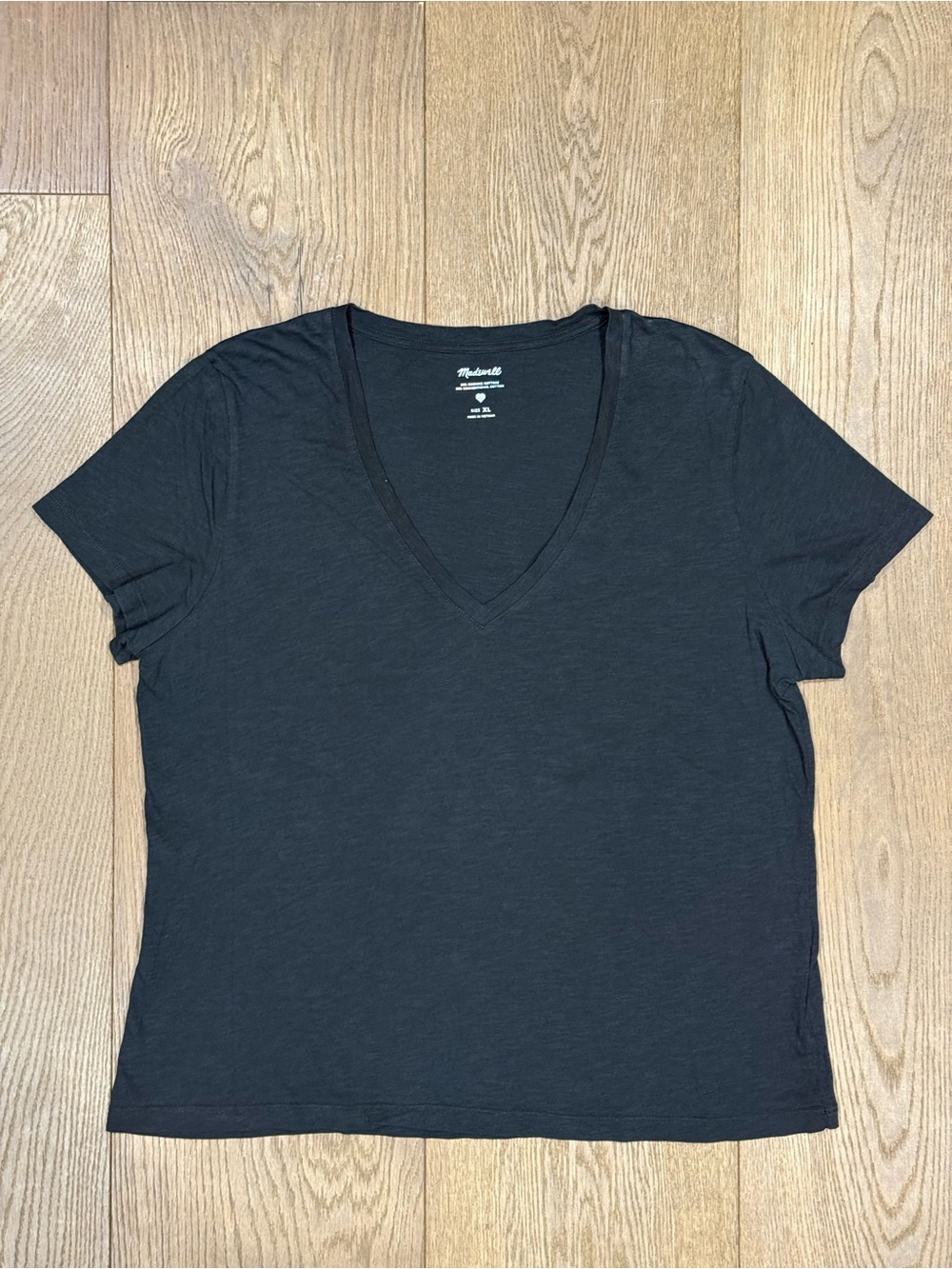 Madewell Whisper Cotton V-Neck Tee in True Black - Size XL